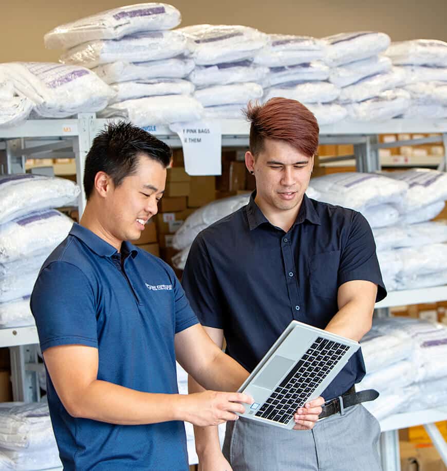 HOMEPAGE-dedicated-freight-solutions--RETOUCH dedicated courier service.