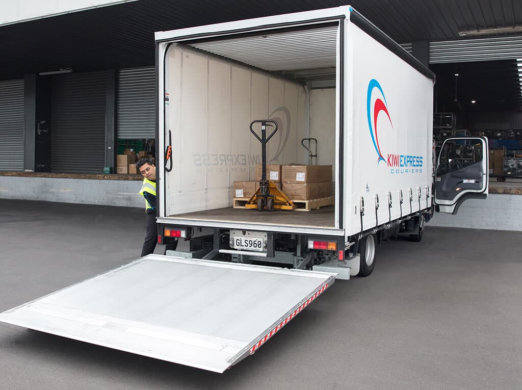 Tail-lift Courier truck